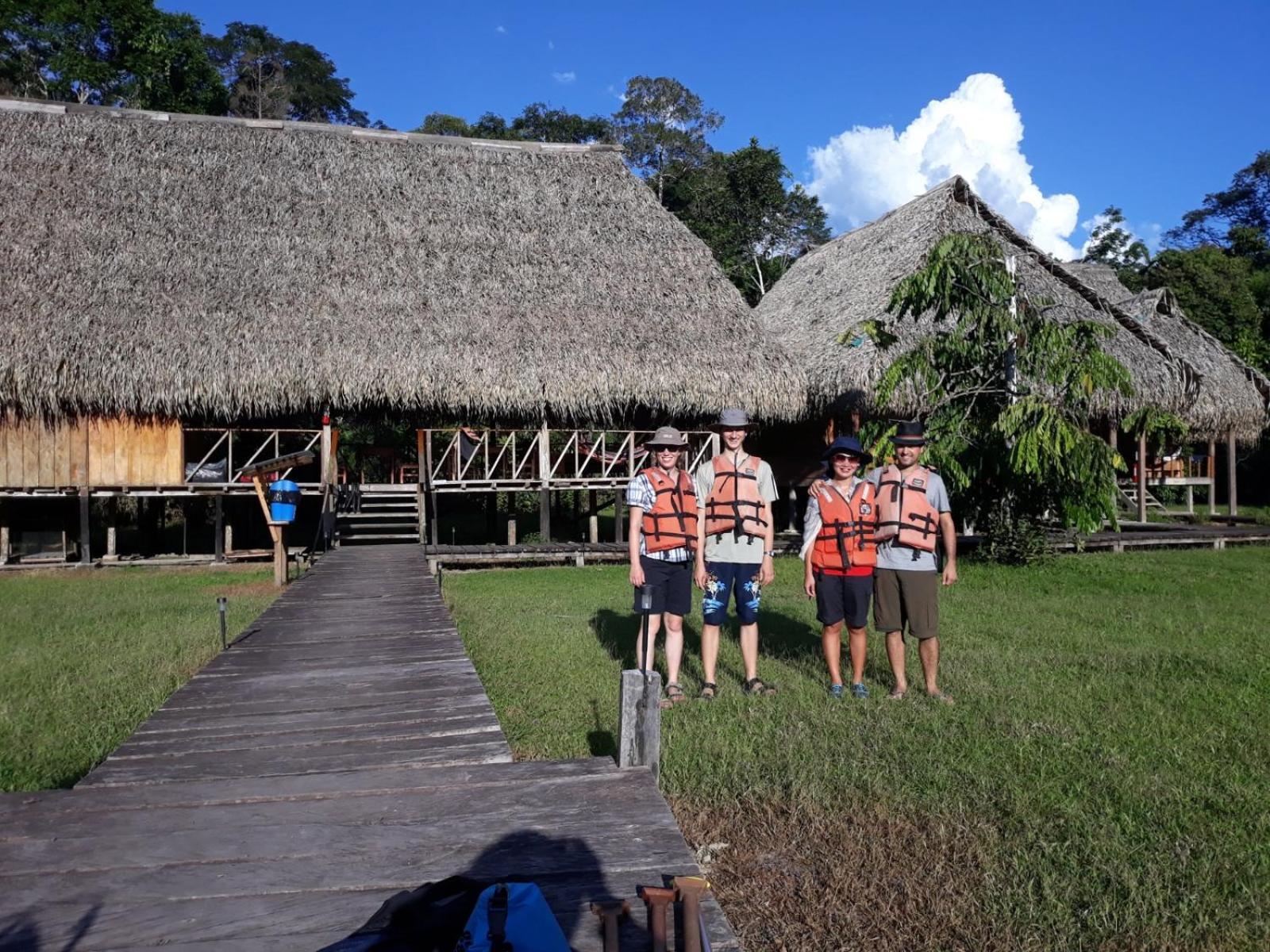 Aguas Negras River Lodge Puerto Montufar Eksteriør billede